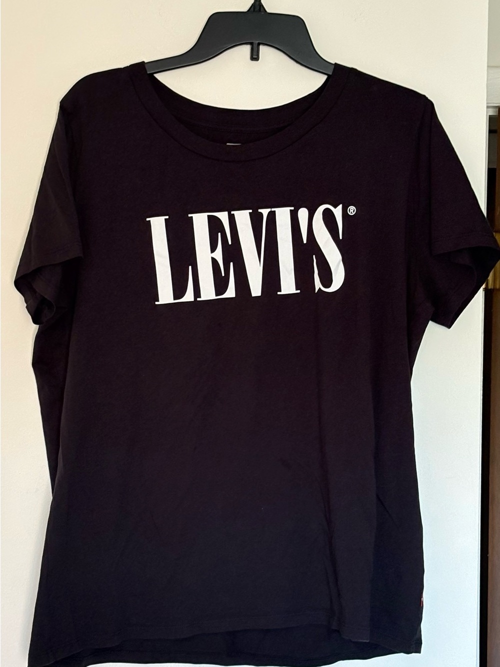 Levi's The Perfect Tee Black 90s Serif Font Logo Graphic T-Shirt Regular Fit